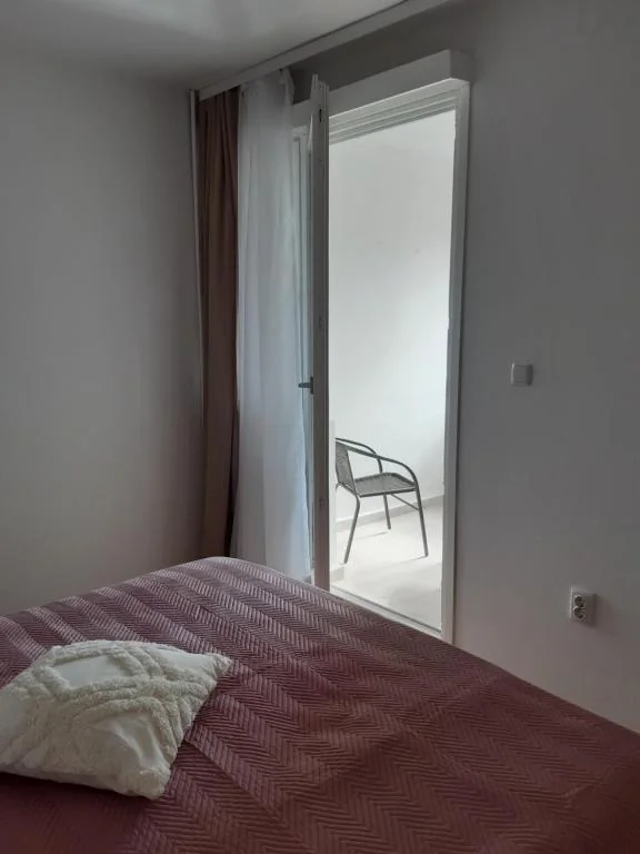 Spavaća soba s izlazom na balkon